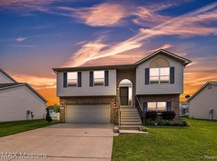 9078 Rockhill Ln, Newport, MI 48166