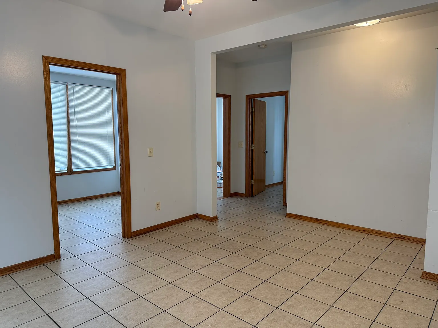 4 bed, 1400 sqft, $1,800 — Photo 2