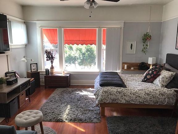 2nd image of 528 Anderson Pl #5