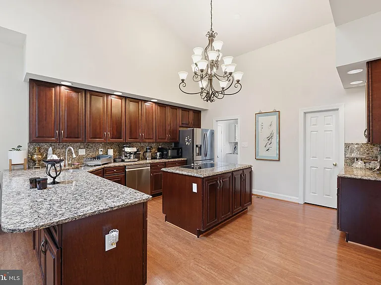 13010 Boswell Ct — Photo 7