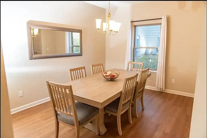 5 bed, 2438 sqft, $2,400 — Photo 2