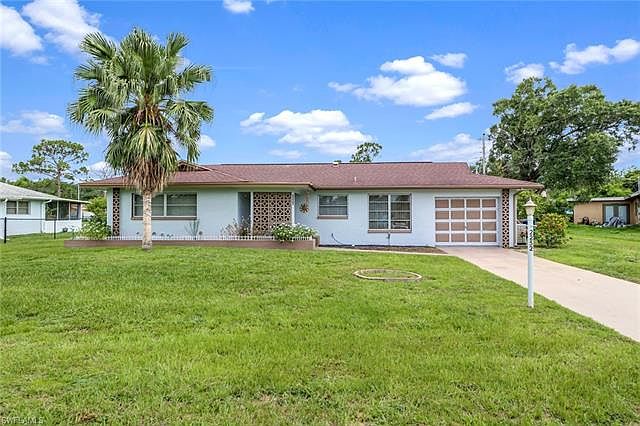 Home For Sale In Lehigh Acres