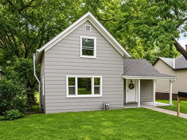 1207 S 2nd St, Leavenworth, KS 66048