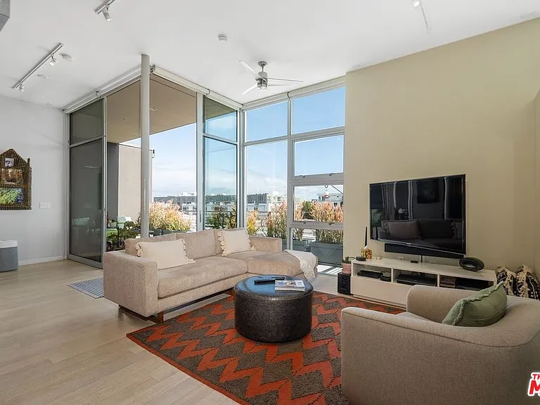 4080 Glencoe Ave #420 — Photo 2