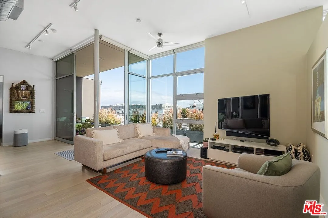 Building Photo - 4080 Glencoe Ave #420