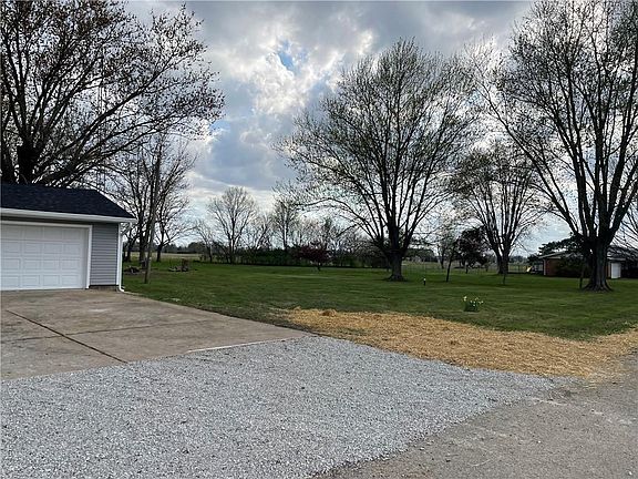 4th image of 1201 E Meadows Dr