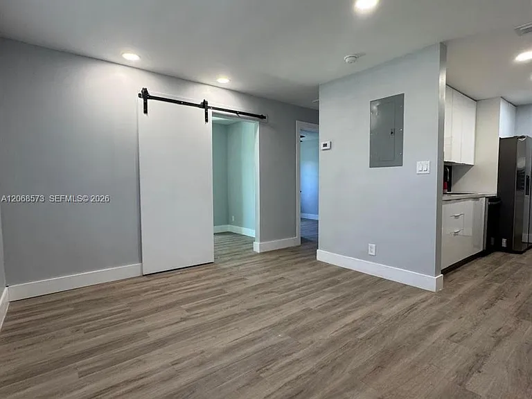 2865 NE 13th Ave — Photo 2