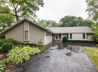 713 Saint Johns Dr, Delafield, WI 53018