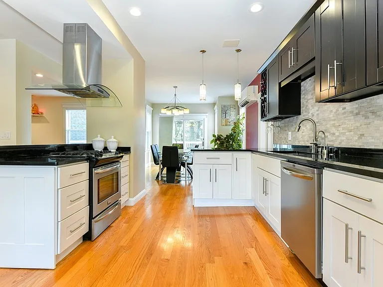 92 S Central Ave — Photo 10