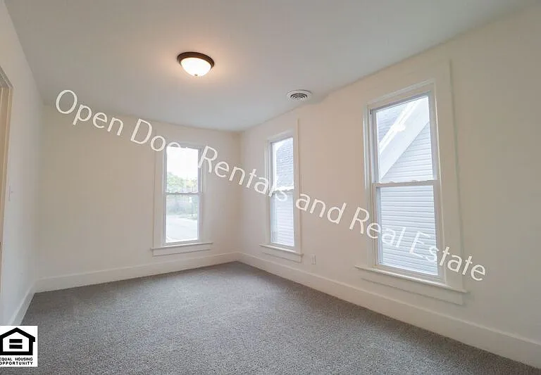1315 1/2 Wall St — Photo 9