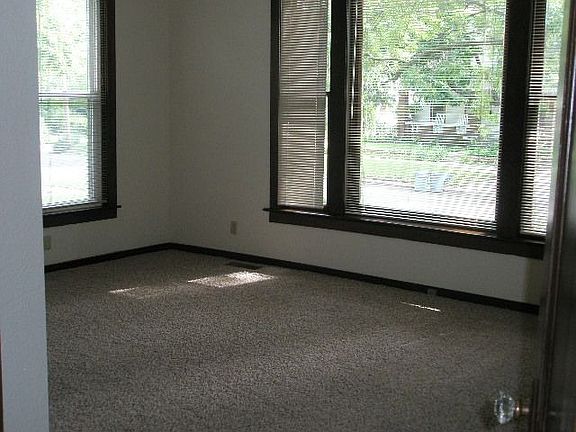 Front room/possible BR