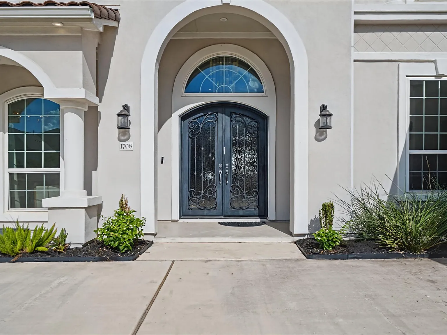 5 bed, 5.5 bath, 5072 sqft, $6,000 — Photo 4