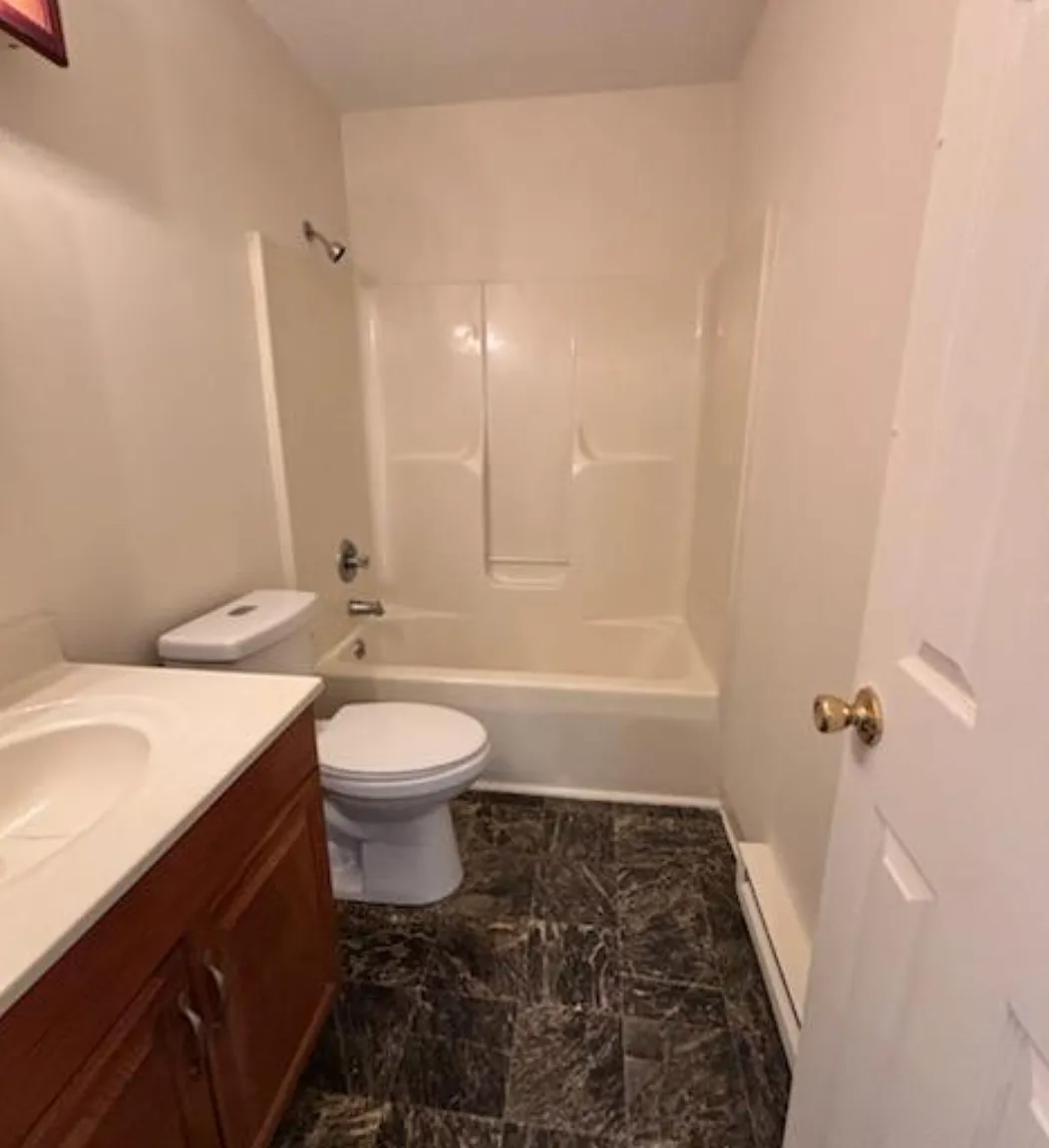 2 bed, 1.5 bath, 1039 sqft, $1,700 — Photo 2