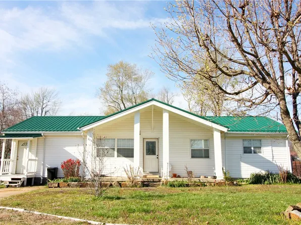 202 E 6th St, Green Forest, AR 72638