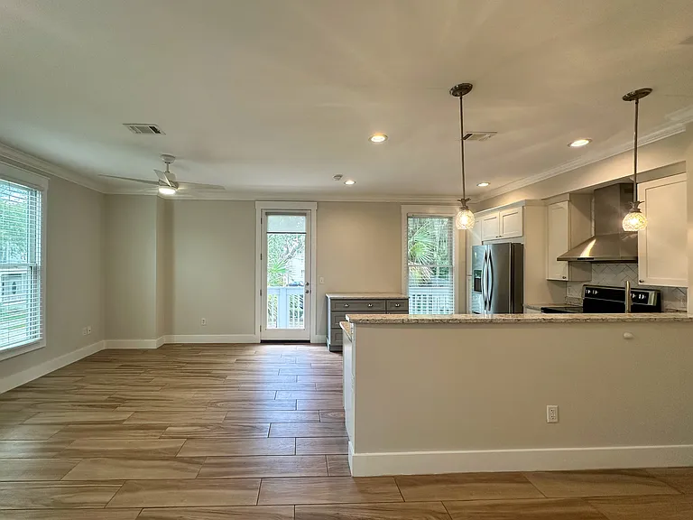 1415 Abercorn St — Photo 4