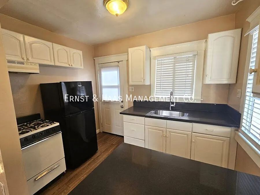 Lovely Renovated Belmont Heights Apartment Across from the Beach! — Photo 4