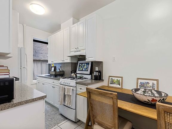 5th image of 8 8th Ave #31