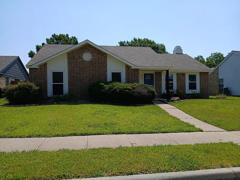 902 Rocky Creek Ln — Photo 2