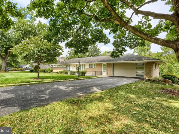19 Eastgate Dr, Camp Hill, PA 17011