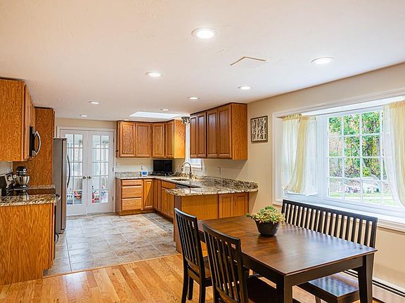 4th image of 119 Highland St