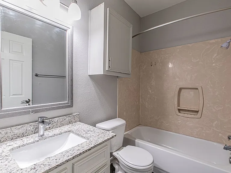 1521 Bagby Ave #D — Photo 4