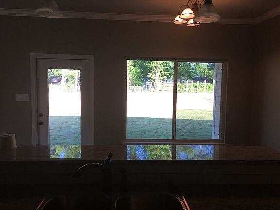 5th image of 707 Bluebonnett Ln