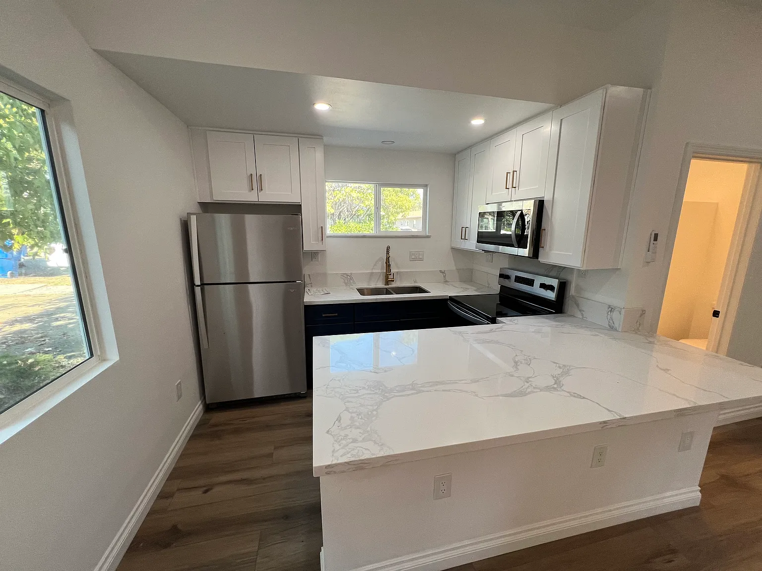 Studio, 375 sqft, $1,850 — Photo 3