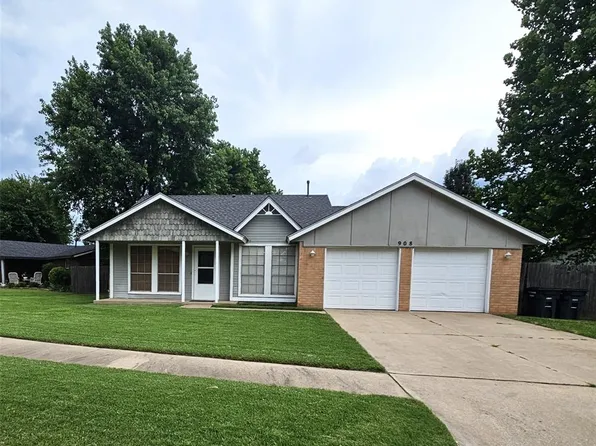 908 Bronze Medal Rd, Moore, OK 73160