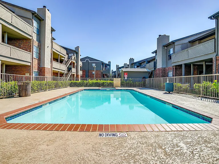 Portofino Apartments — Photo 36