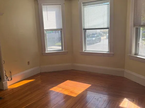 61 Easton St #1A, Allston, MA 02134