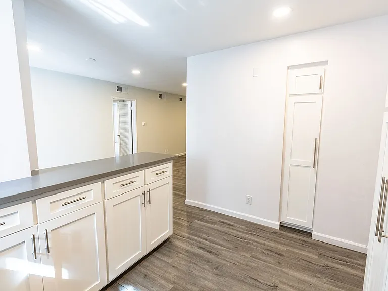 115 North Wetherly Drive — Photo 38