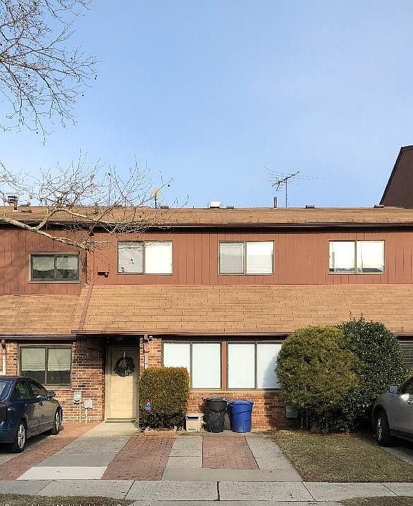 1st image of 11 Pamela Ln