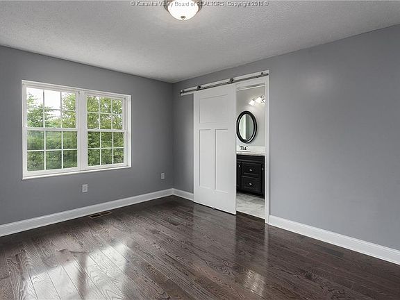 3rd image of 105 Vista Hts