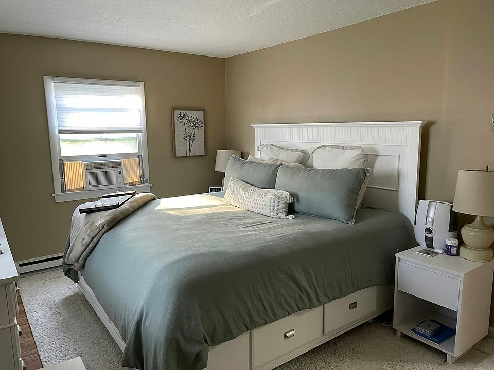 KING SIZE BED!