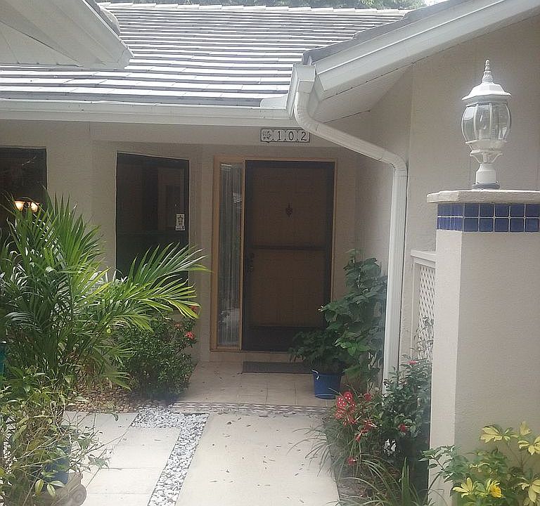 1st image of 102 Southampton Pl N