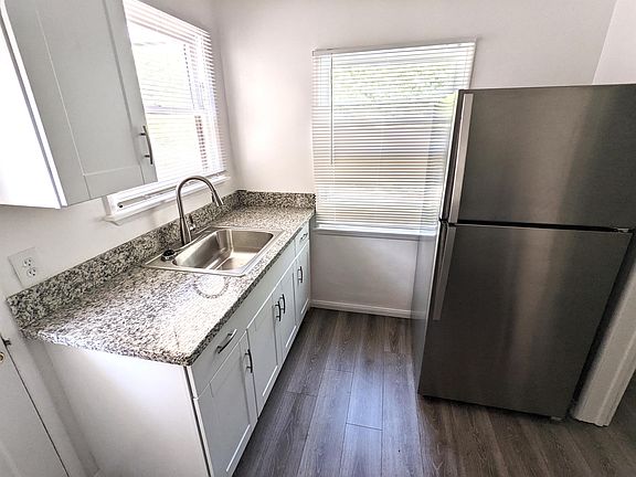 5th image of 916-922 Marcheta St #920