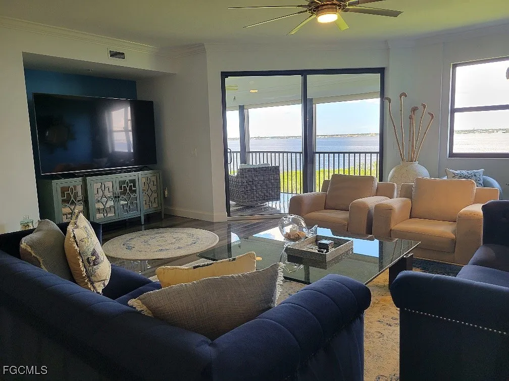 3 bed, 2.5 bath, 2510 sqft, $10,000 — Photo 1