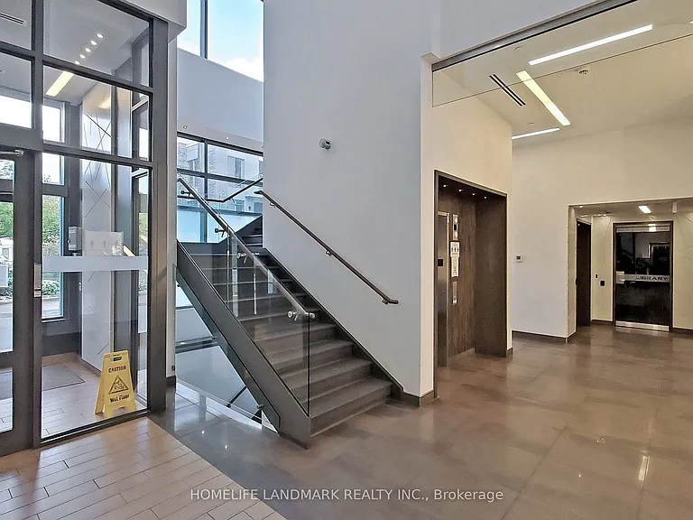 325 S Park Rd #810 — Photo 5