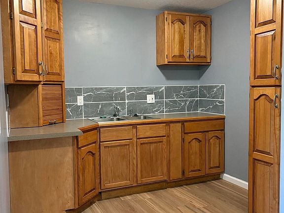 3rd image of 2608 SE Iowa Ave