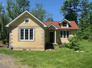 11 Traver Rd, Pleasant Valley, NY 12569