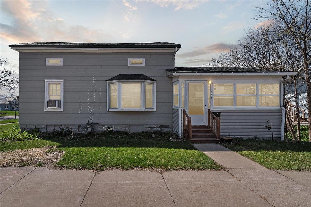 232 3rd Street, Baraboo, WI 53913 Zillow