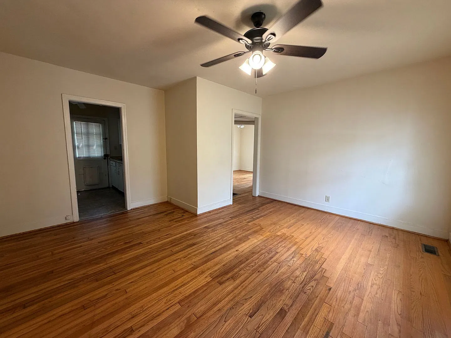 922 E Glenn Ave — Photo 3