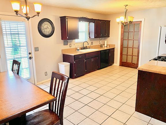 4th image of 4326 White Oak Dr