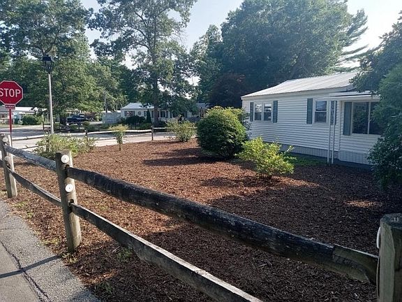 3rd image of 28 Maplewood Dr