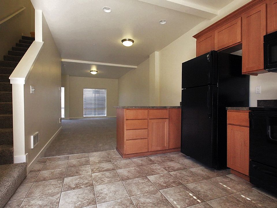 Kitchen (from entryway)