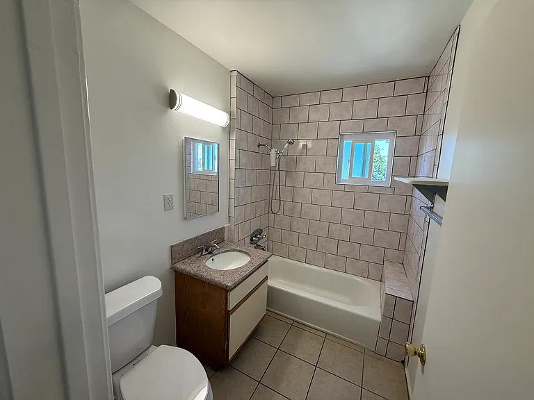 638 Dewey Ave #B — Photo 5