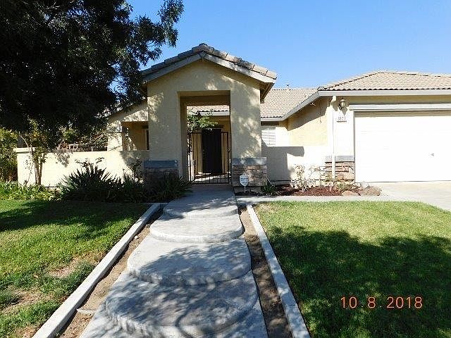 Welcome Home to 3803 Bella Flora Drive.