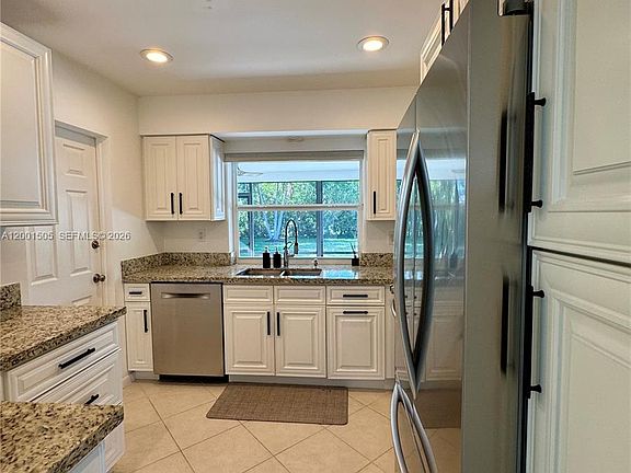 4th image of 1093 SW 14th St