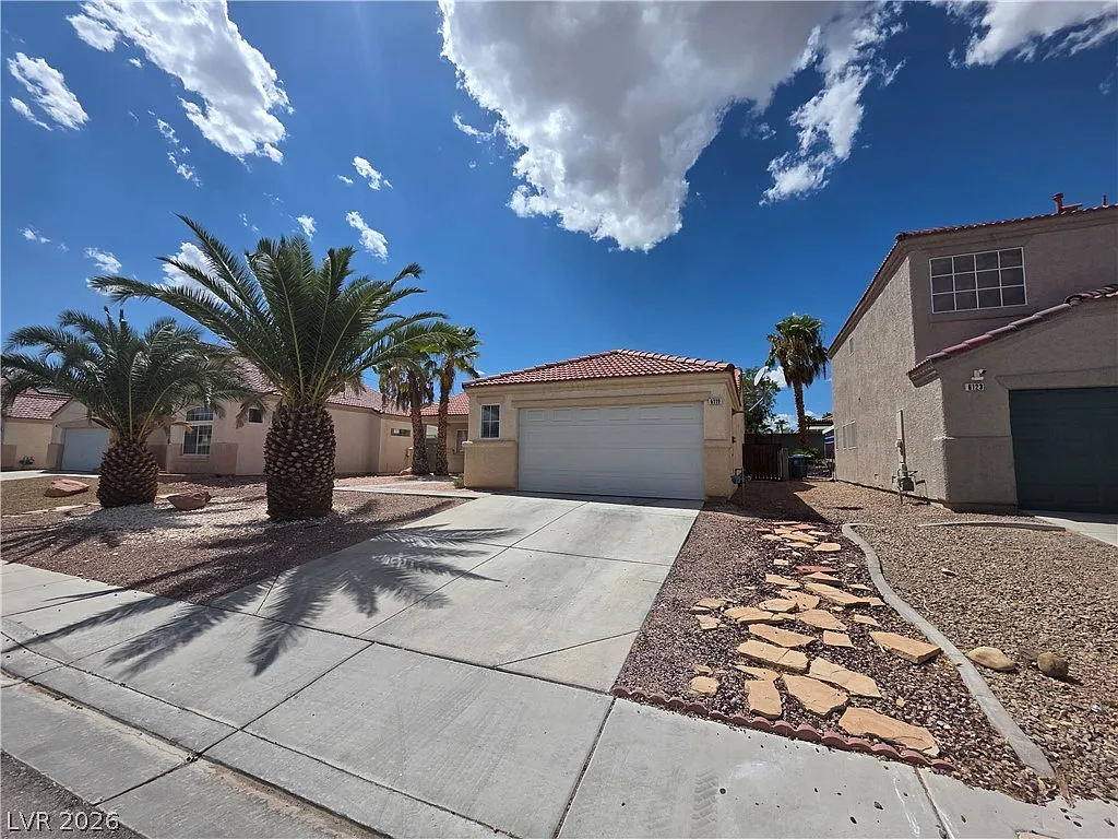 3 bed, 2.0 bath, 1501 sqft, $1,900 — Photo 4