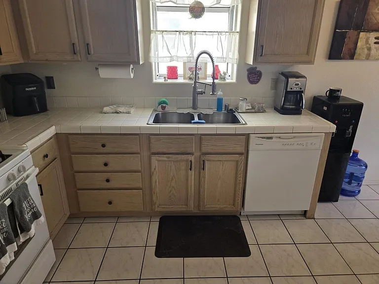 1933 E Leisure Ln — Photo 9